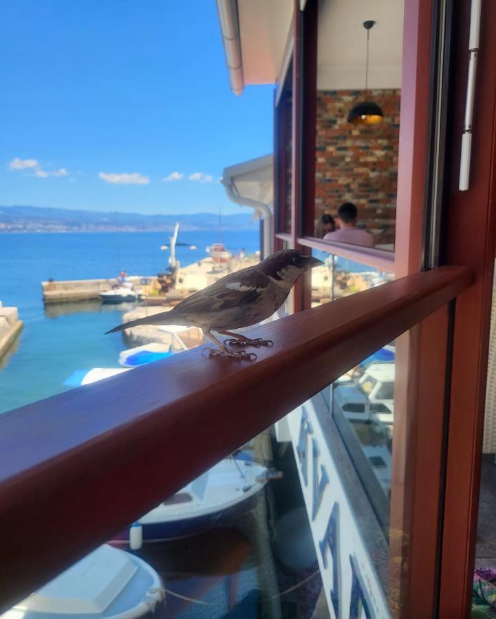 Apartment With Direct Sea View, Free Parking And Close To Beaches And Promenade Lovran Bagian luar foto