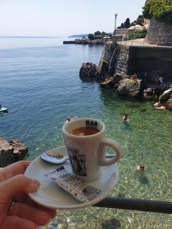 Apartment With Direct Sea View, Free Parking And Close To Beaches And Promenade Lovran Bagian luar foto