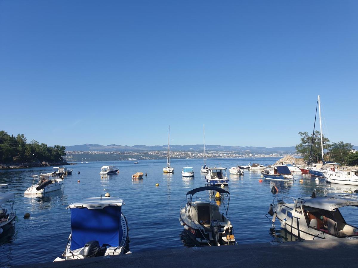 Apartment With Direct Sea View, Free Parking And Close To Beaches And Promenade Lovran Bagian luar foto