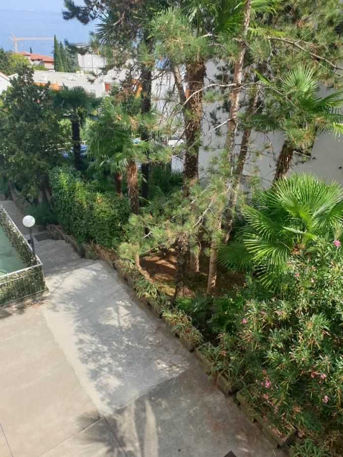 Apartment With Direct Sea View, Free Parking And Close To Beaches And Promenade Lovran Bagian luar foto