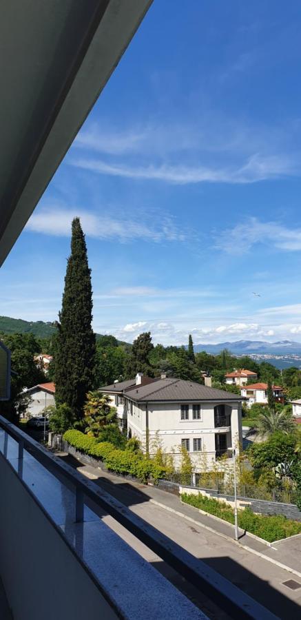 Apartment With Direct Sea View, Free Parking And Close To Beaches And Promenade Lovran Bagian luar foto