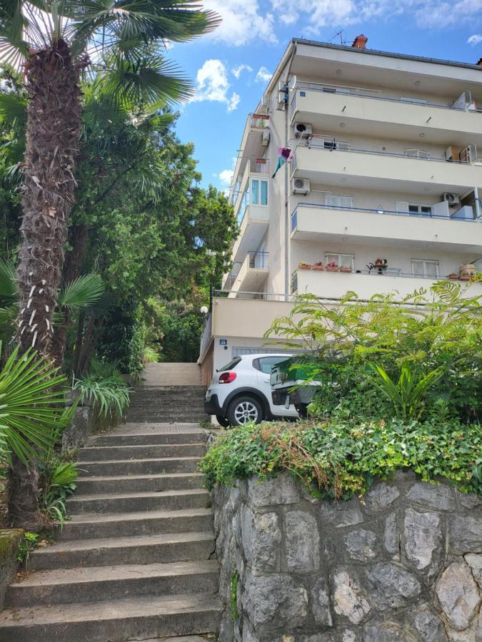 Apartment With Direct Sea View, Free Parking And Close To Beaches And Promenade Lovran Bagian luar foto