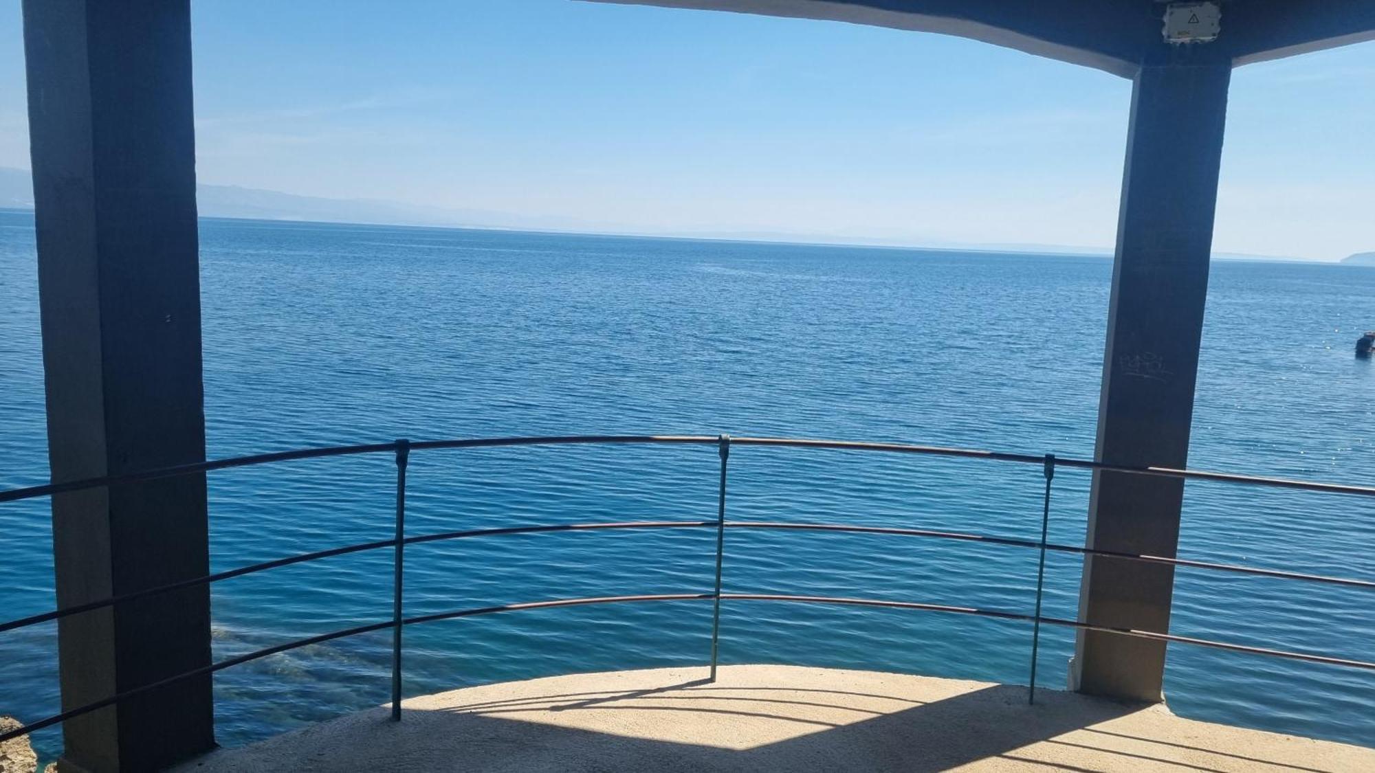 Apartment With Direct Sea View, Free Parking And Close To Beaches And Promenade Lovran Bagian luar foto