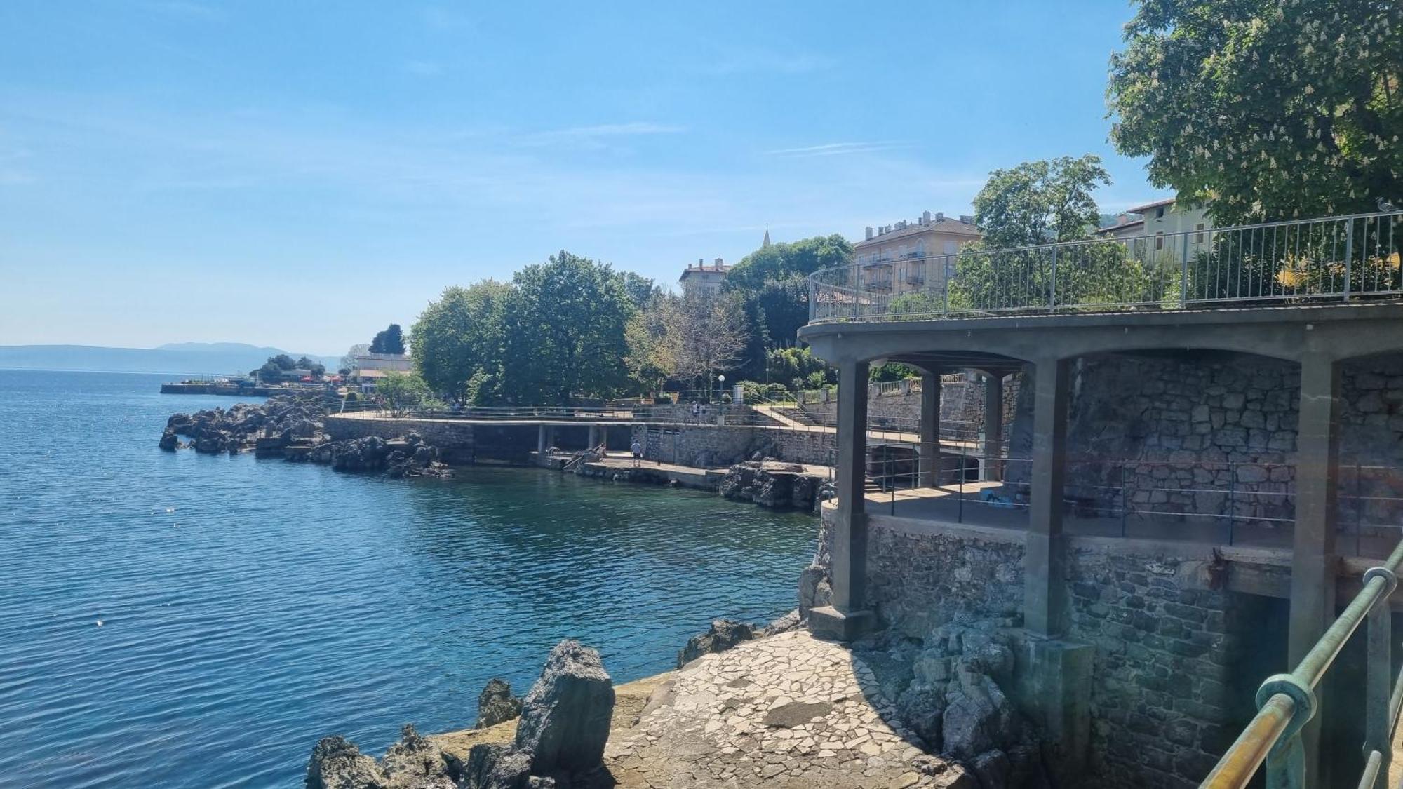 Apartment With Direct Sea View, Free Parking And Close To Beaches And Promenade Lovran Bagian luar foto