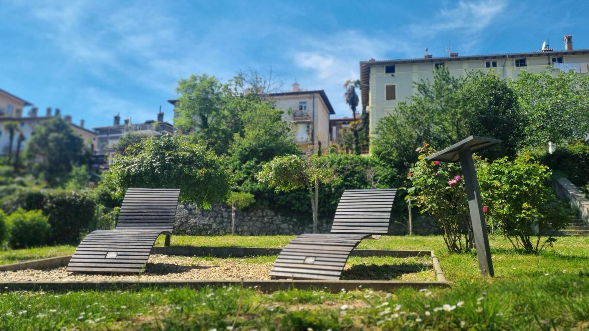 Apartment With Direct Sea View, Free Parking And Close To Beaches And Promenade Lovran Bagian luar foto