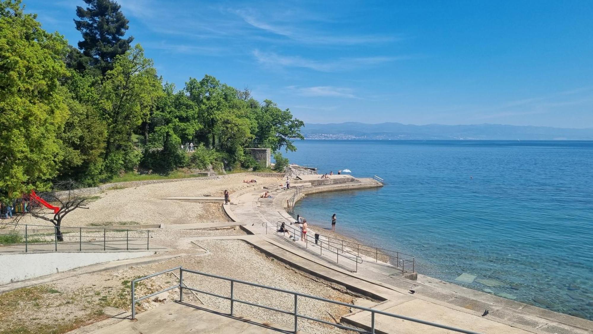 Apartment With Direct Sea View, Free Parking And Close To Beaches And Promenade Lovran Bagian luar foto