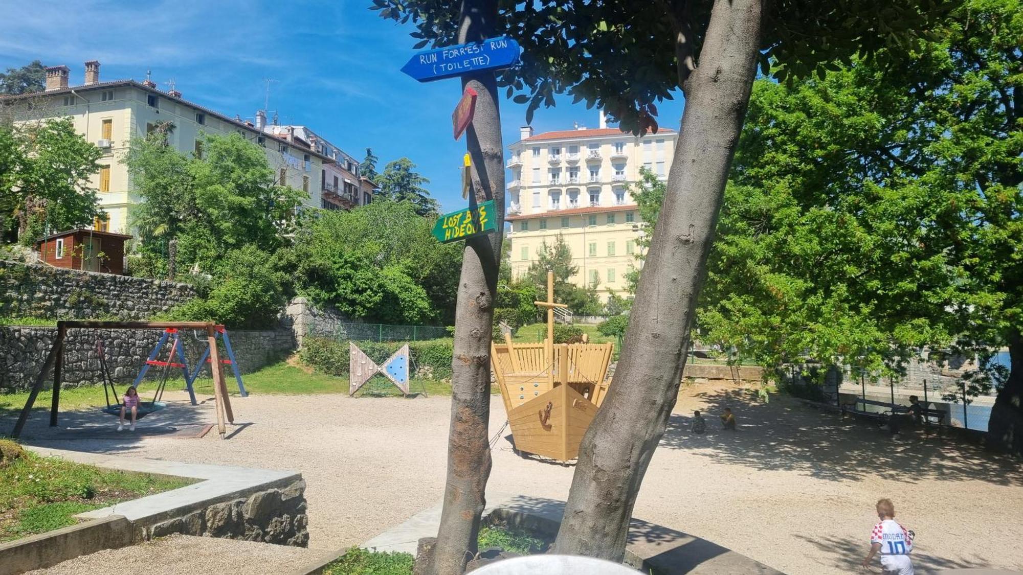 Apartment With Direct Sea View, Free Parking And Close To Beaches And Promenade Lovran Bagian luar foto