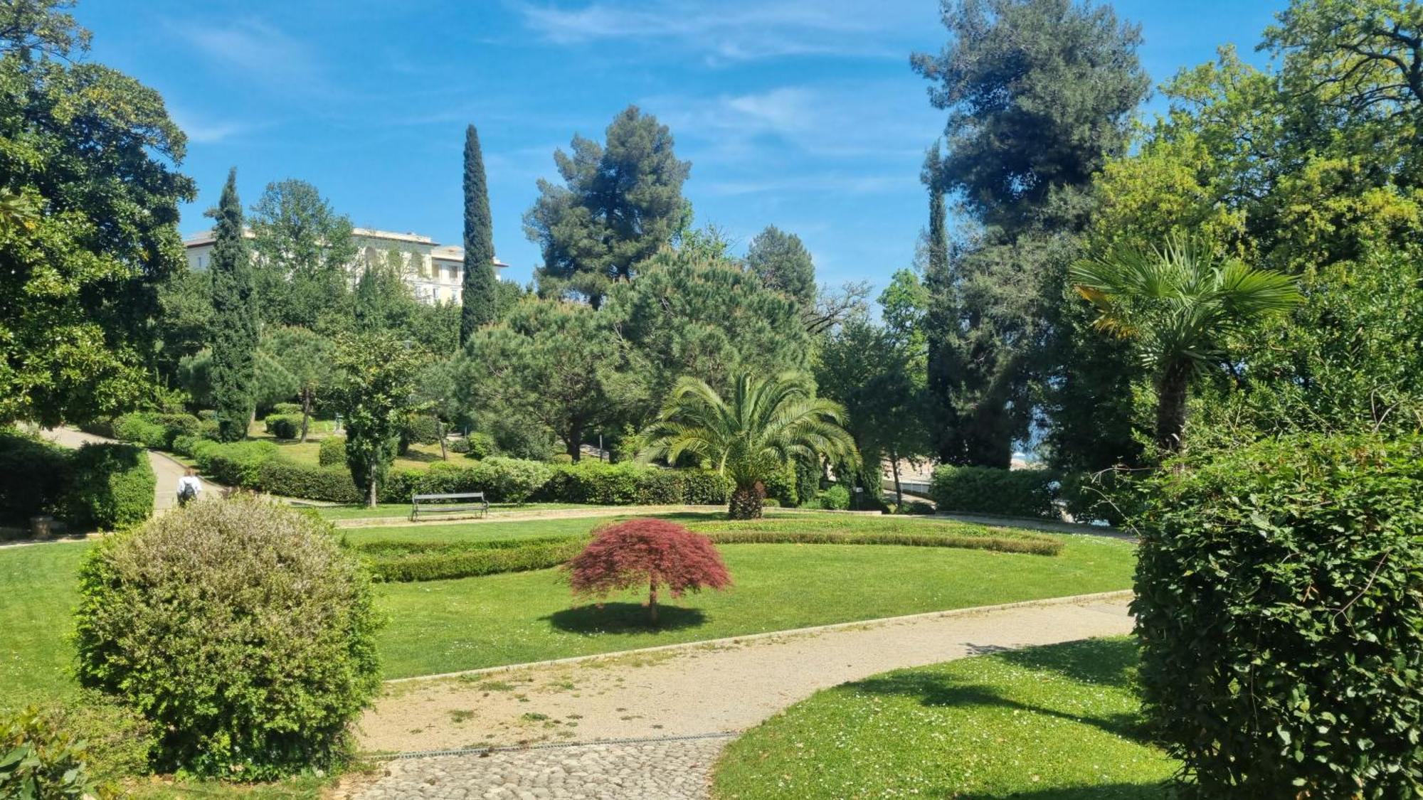 Apartment With Direct Sea View, Free Parking And Close To Beaches And Promenade Lovran Bagian luar foto